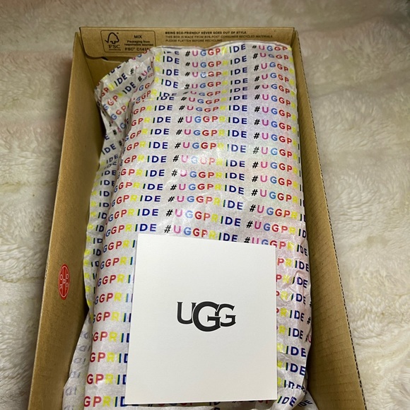 UGG FLUFF YEAH KIDS SLIDE - Picture 6 of 8